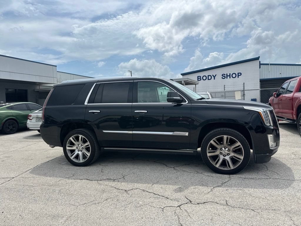 Used 2017 Cadillac Escalade Premium Luxury AWD/4WD image 7