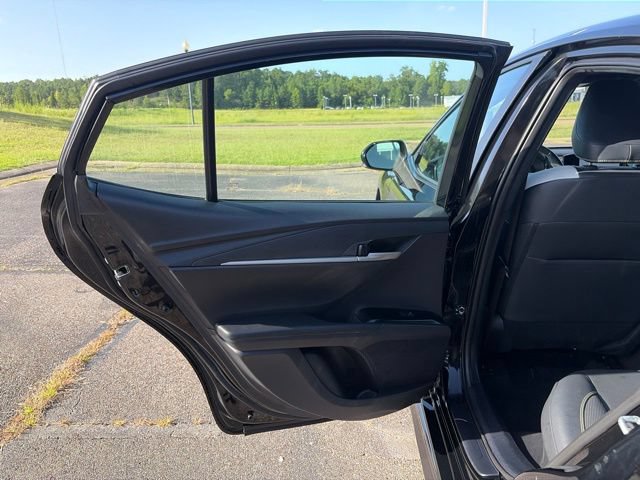 Used 2025 Toyota Camry SE FWD image 5