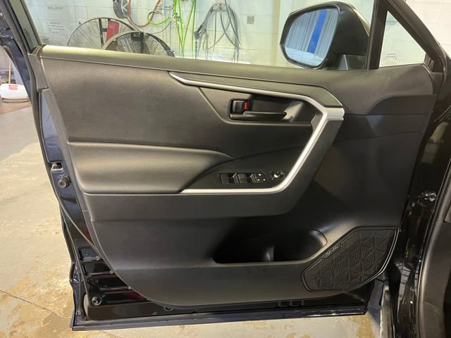 Used 2022 Toyota RAV4 LE image 12