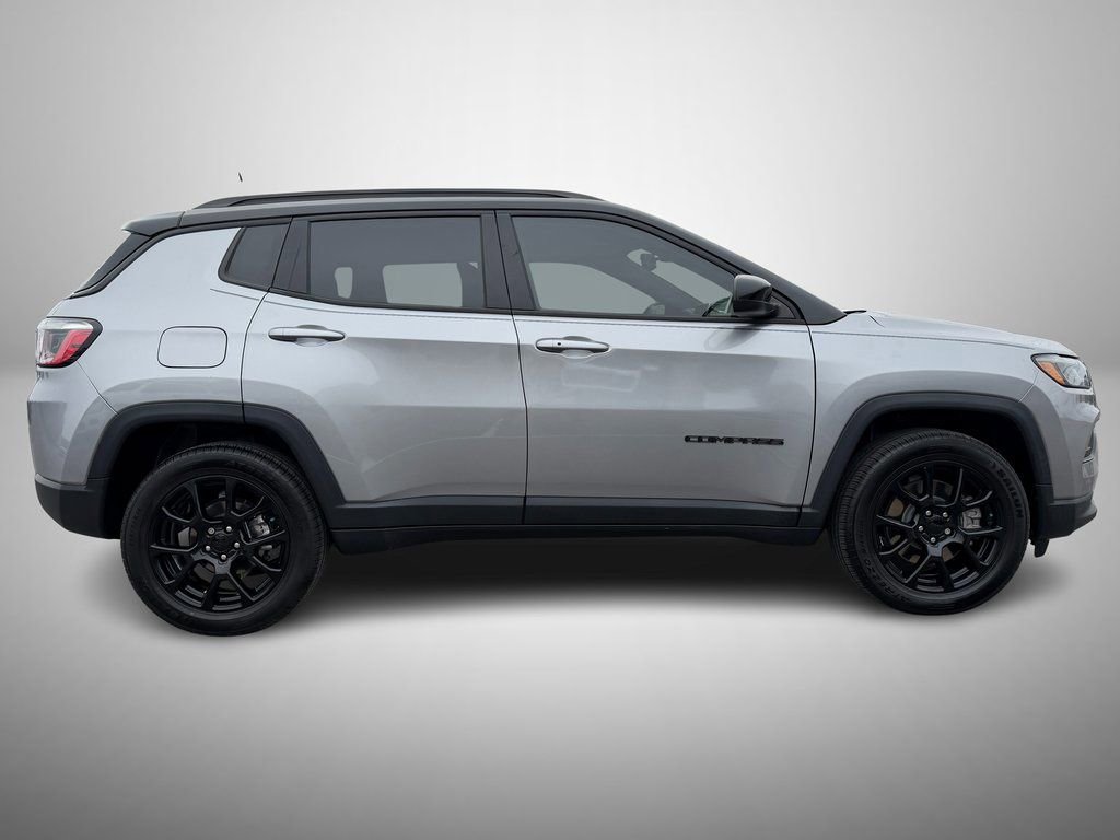 Used 2024 Jeep Compass Latitude w/ Convenience Group image 6