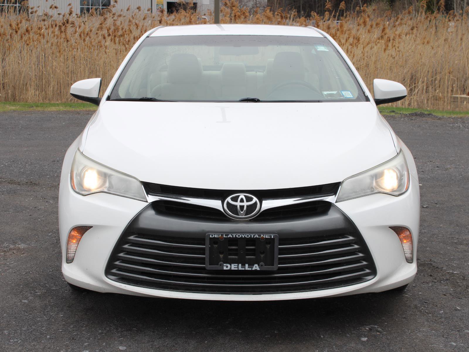 Used 2015 Toyota Camry LE image 2