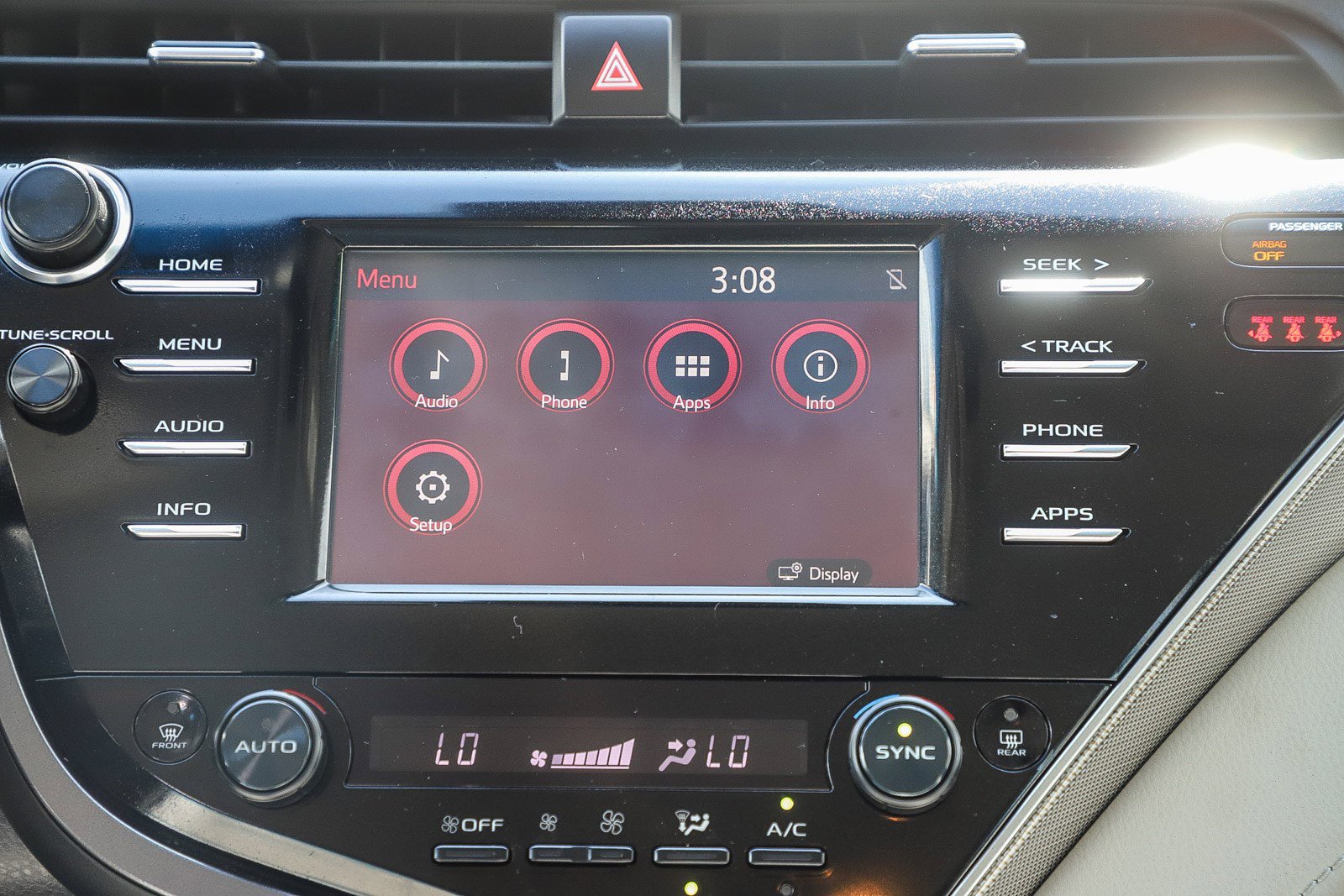 Used 2018 Toyota Camry SE FWD image 16