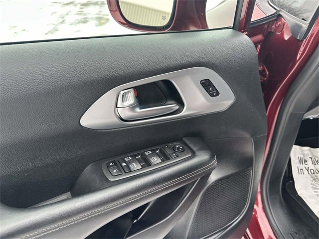 Used 2021 Chrysler Pacifica Touring-L w/ Uconnect Theater Family Group image 14