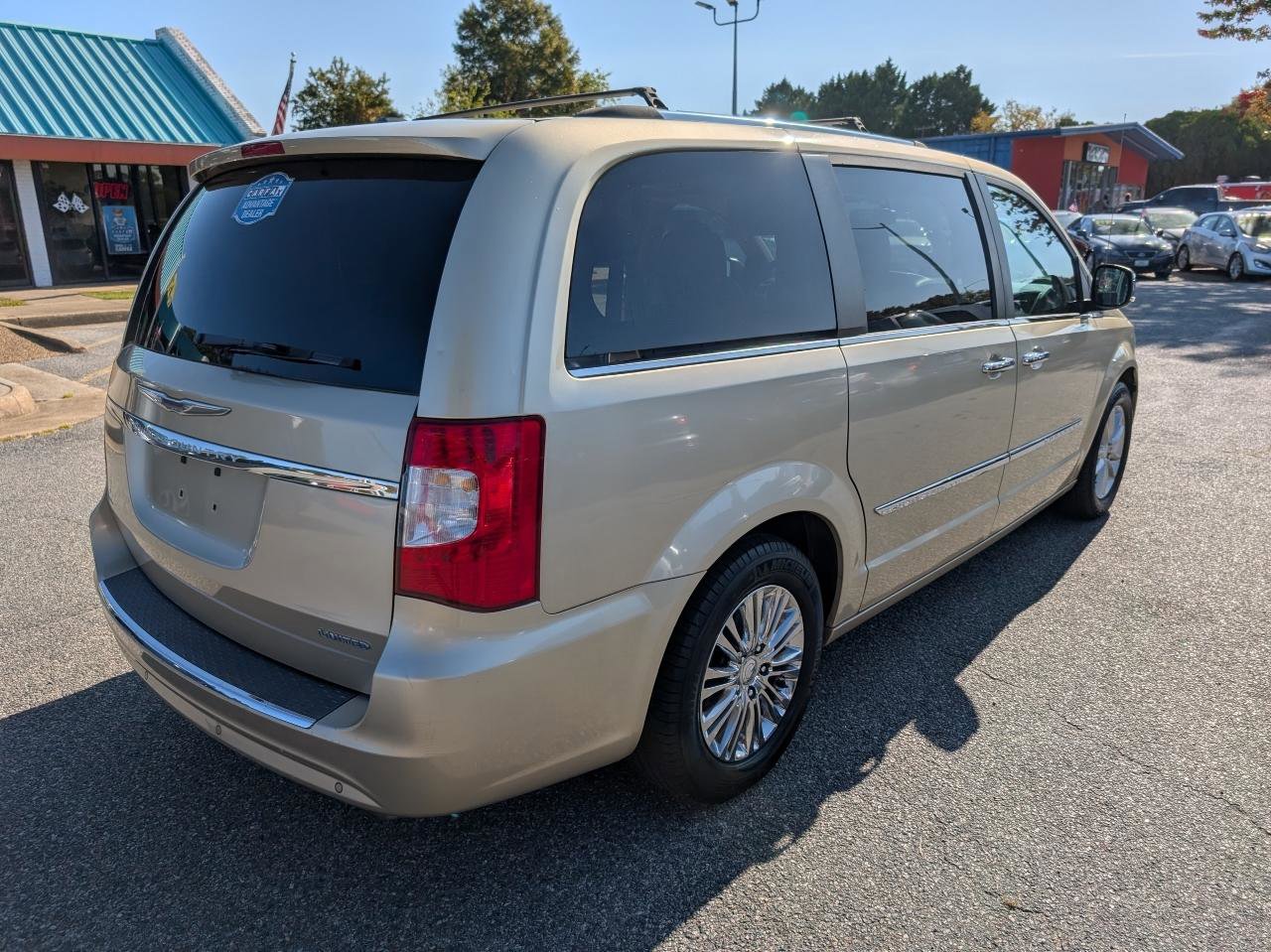 Used 2011 Chrysler Town & Country Limited w/ Trailer Tow Group image 7