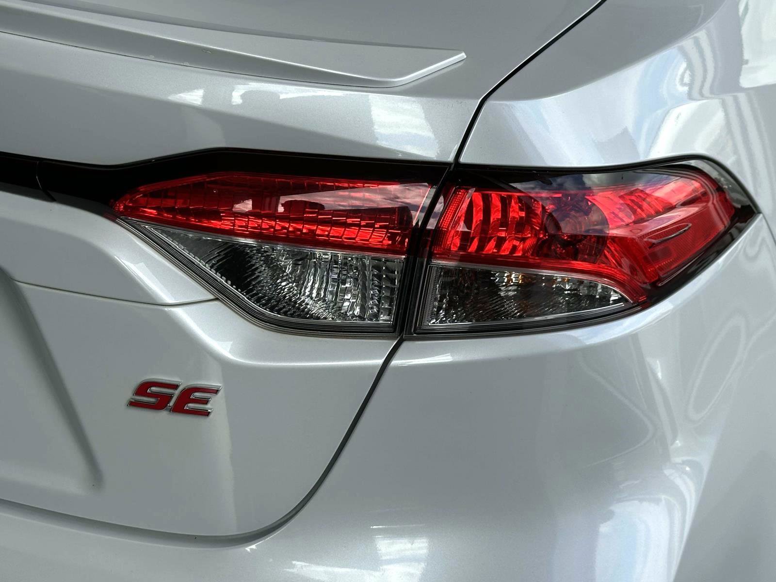 Used 2022 Toyota Corolla SE FWD image 6