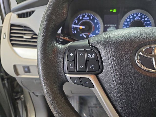 Used 2020 Toyota Sienna LE image 19