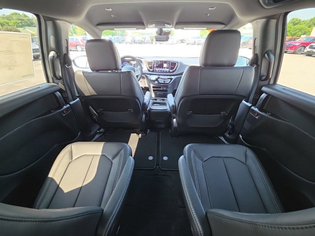 New 2027 Chrysler Pacifica LX FWD image 20