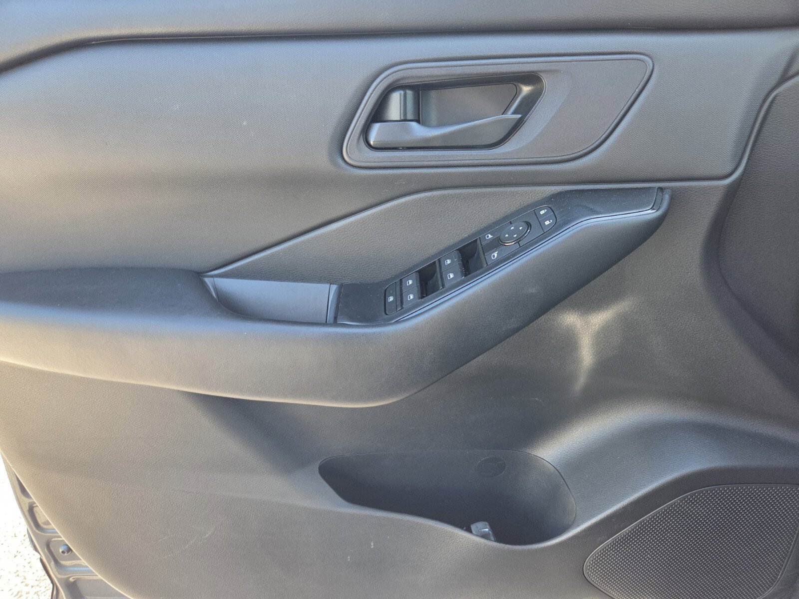 Used 2024 Nissan Rogue S image 19