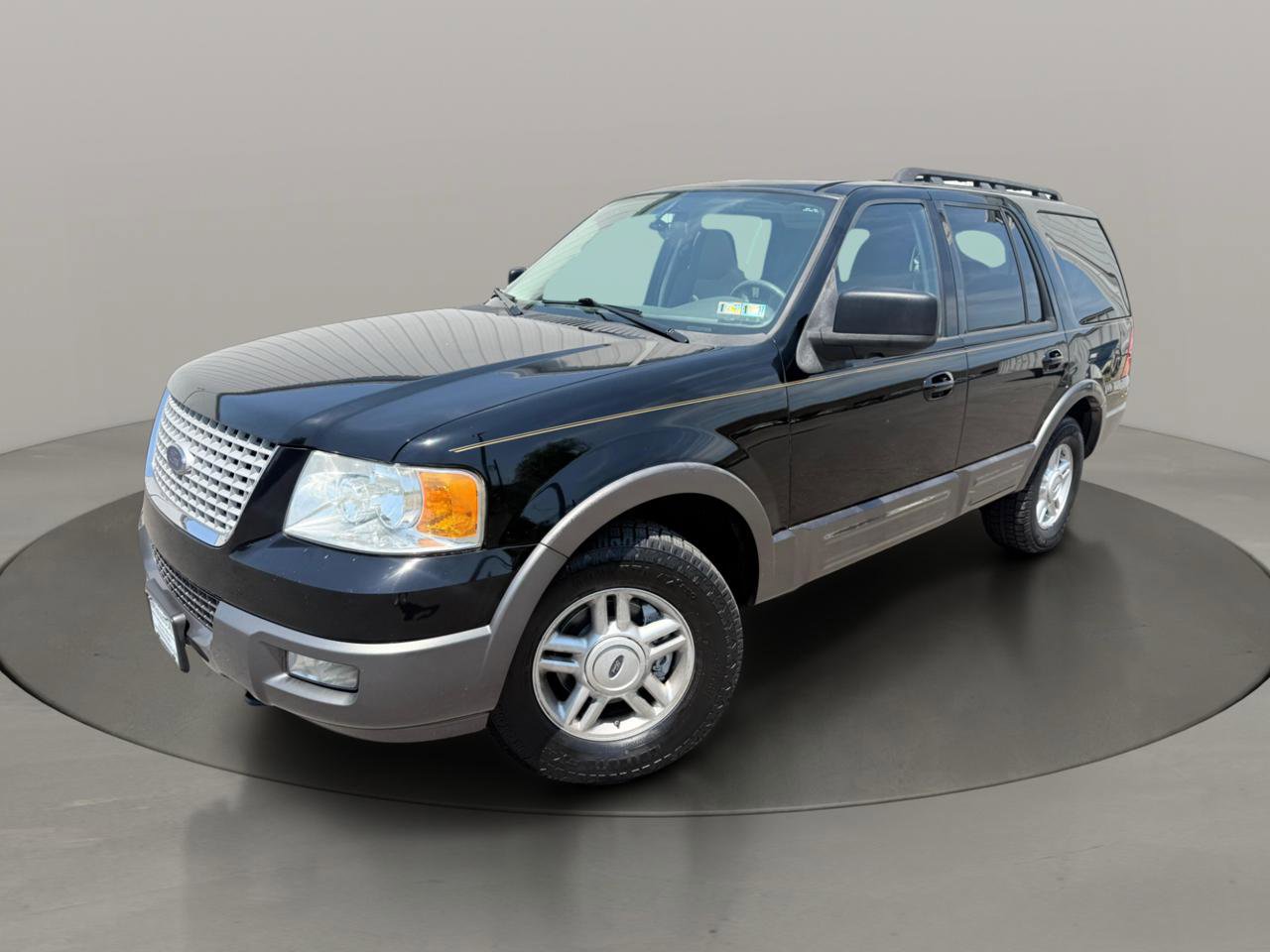 Used 2005 Ford Expedition XLT AWD/4WD image 3