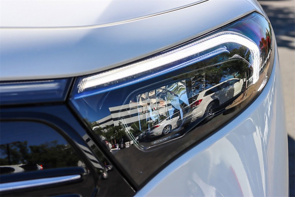 Used 2023 Mercedes-Benz EQB 300 4MATIC image 7