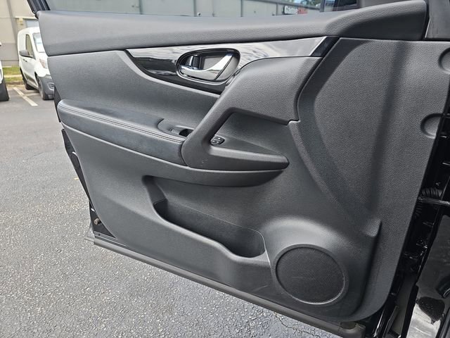 Used 2017 Nissan Rogue Sport SV image 30