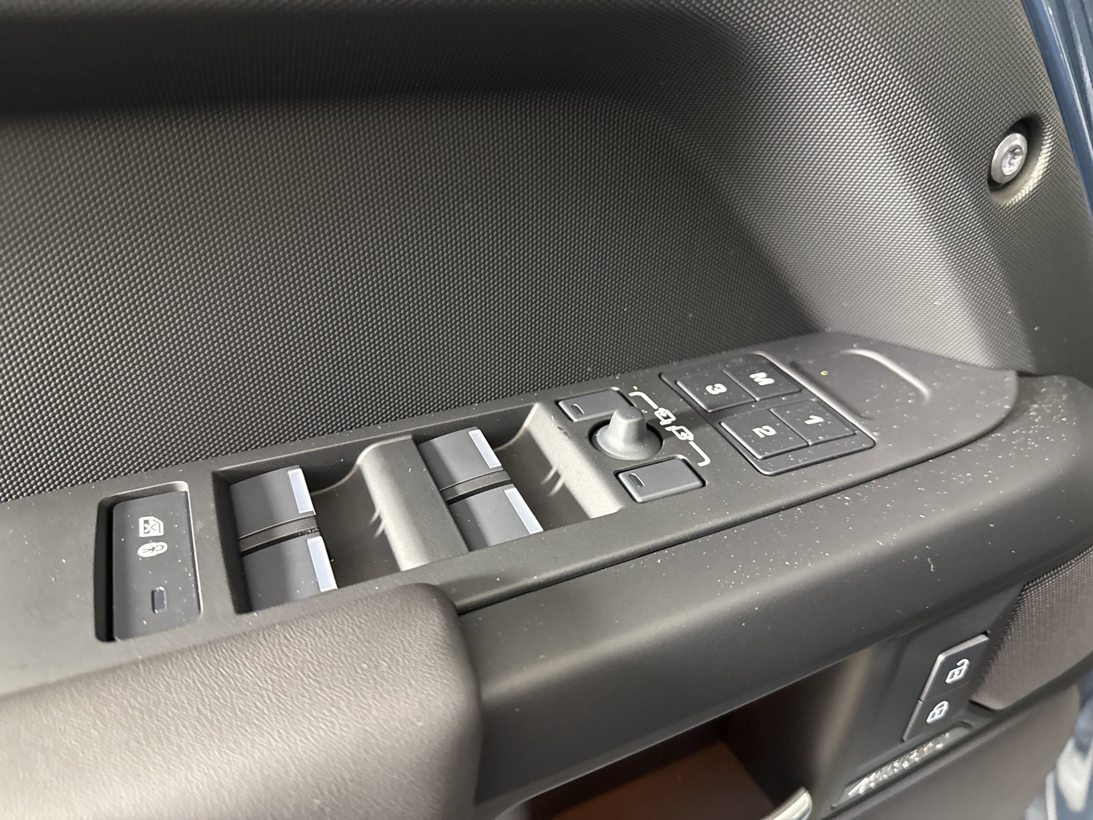 New 2026 Land Rover Defender 110 X-Dynamic SE AWD/4WD image 14