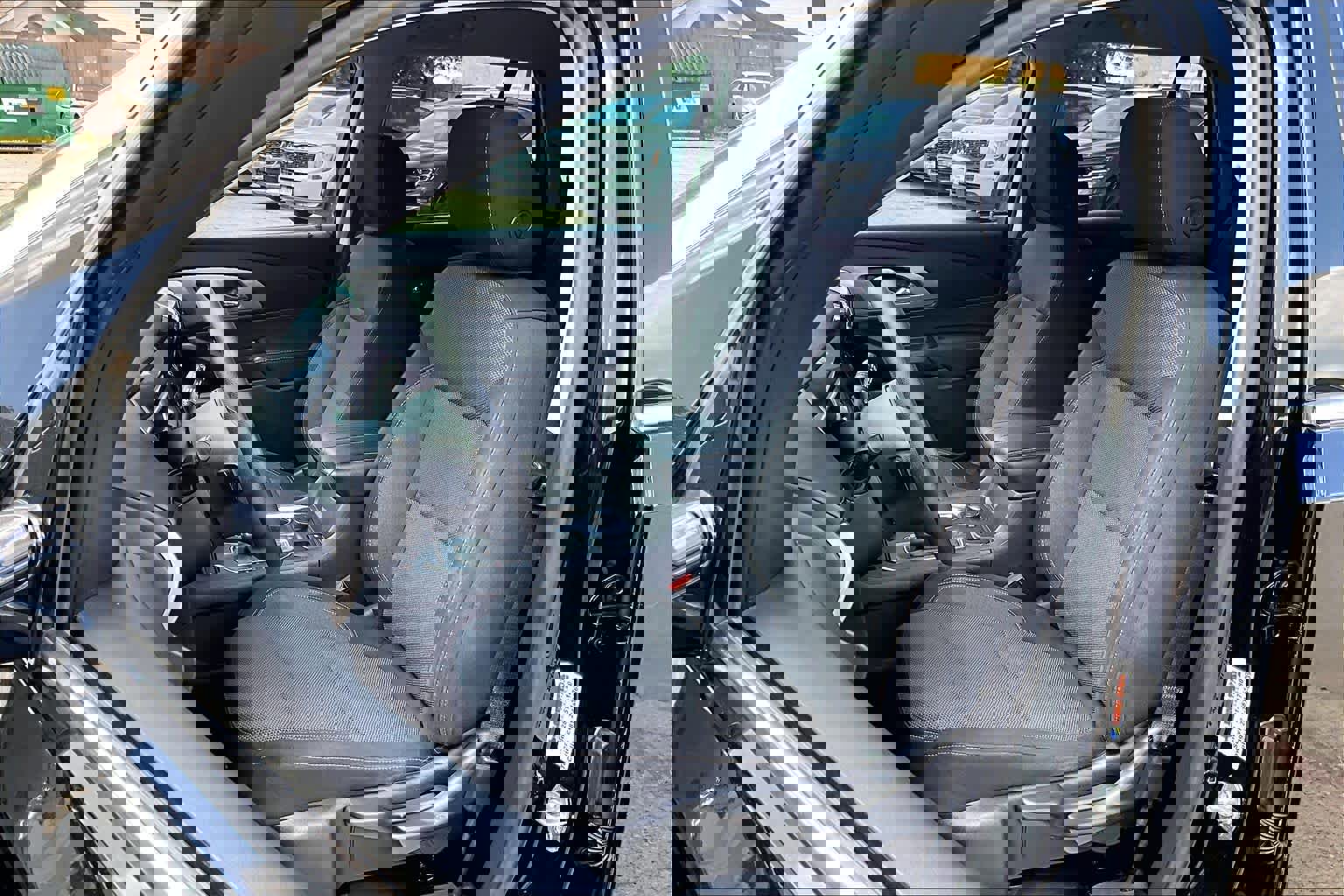 Used 2020 Chevrolet Traverse LS image 8