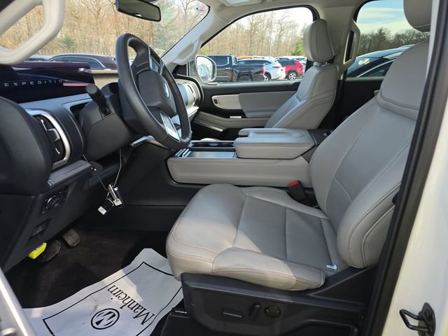 Used 2025 Ford Expedition Active image 2