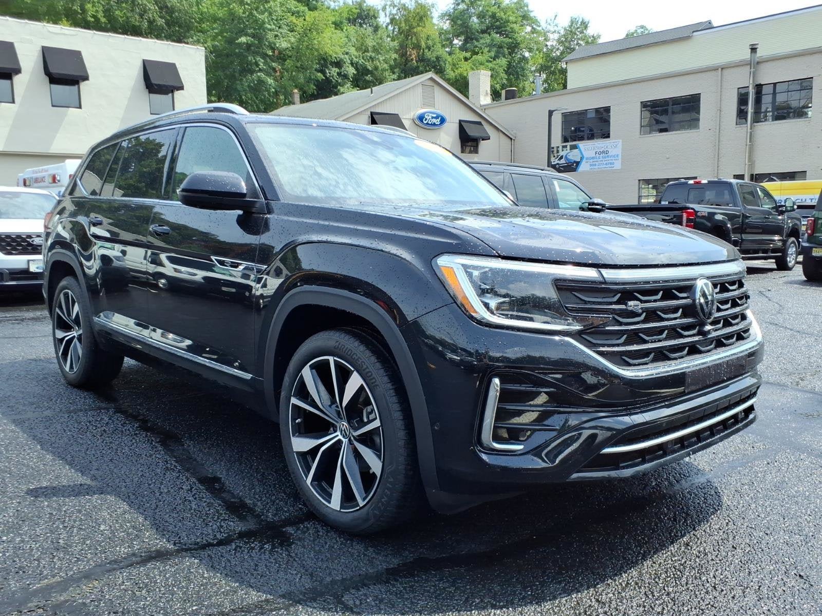 Used 2024 Volkswagen Atlas SEL Premium R-Line AWD/4WD image 7