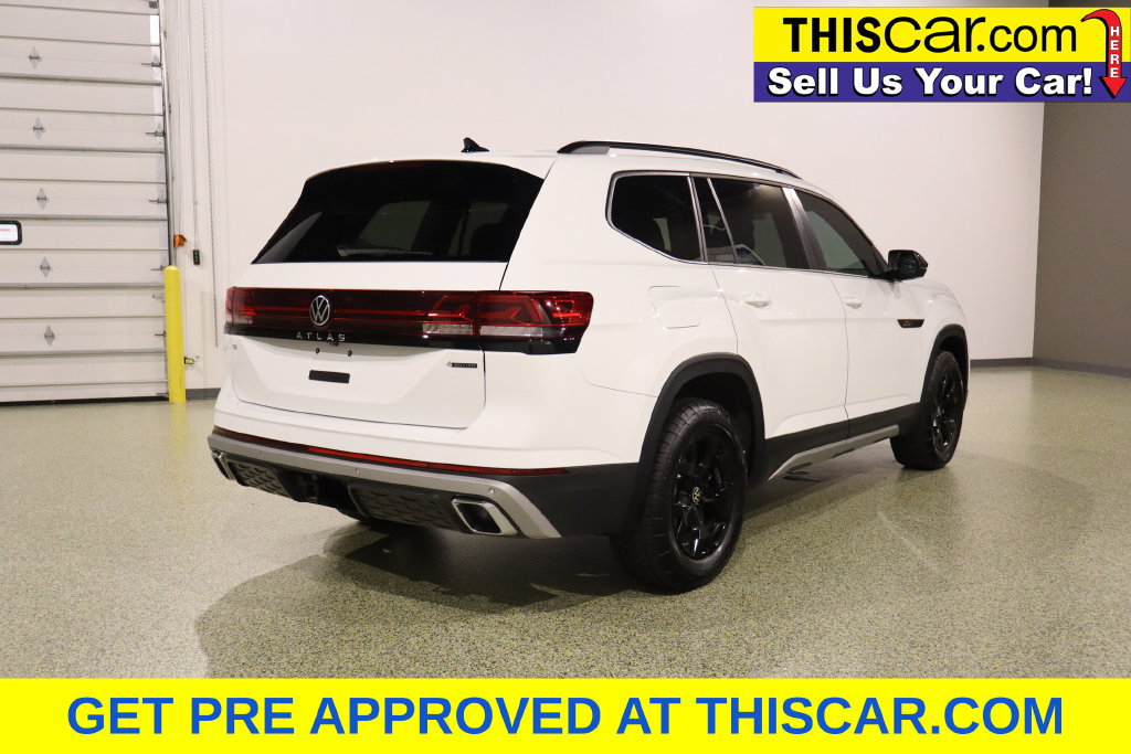 Used 2025 Volkswagen Atlas Peak Edition SE AWD/4WD image 9