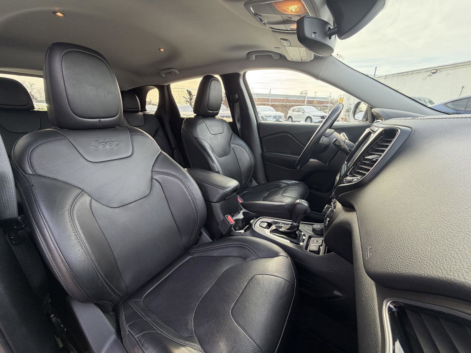 Used 2020 Jeep Cherokee Limited image 26