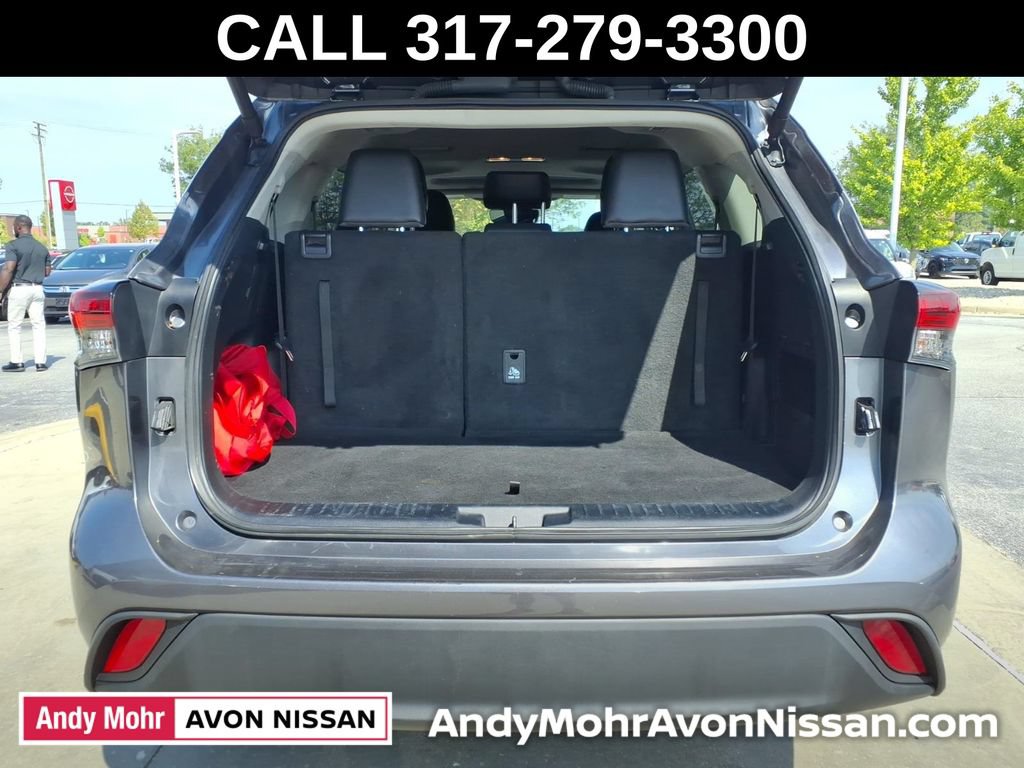 Used 2024 Toyota Highlander XLE AWD/4WD image 9