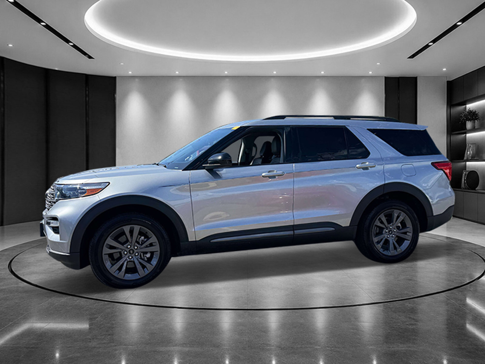 Used 2022 Ford Explorer XLT w/ Equipment Group 202A AWD/4WD image 3