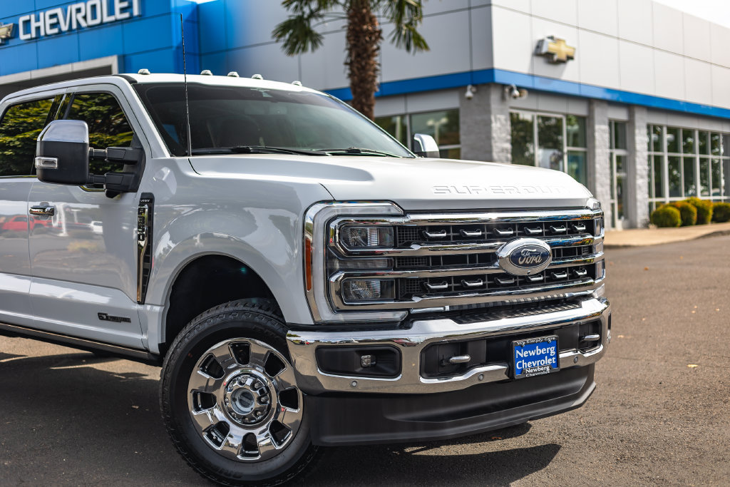Used 2023 Ford F350 Lariat w/ Lariat Ultimate Package AWD/4WD image 3