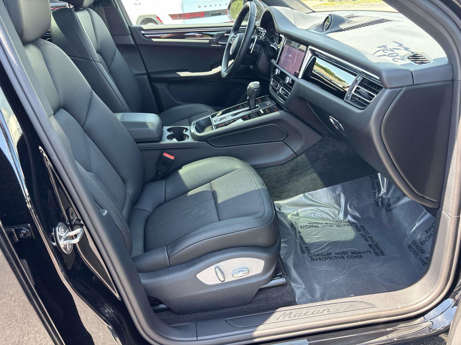 Used 2024 Porsche Macan AWD/4WD image 16