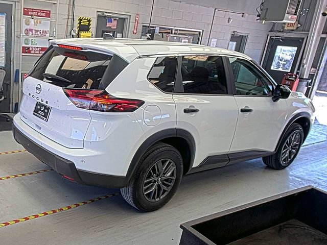 Used 2024 Nissan Rogue S image 5
