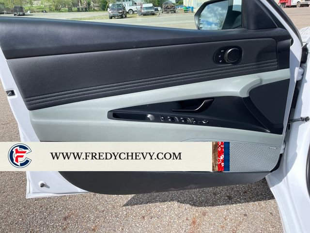 Used 2025 Hyundai Elantra Limited FWD image 10