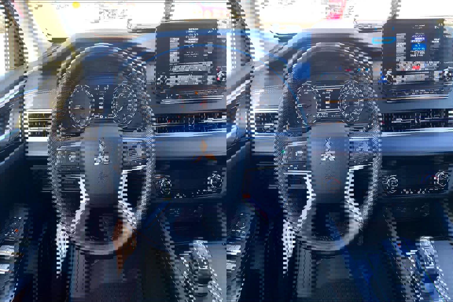 Used 2024 Mitsubishi Outlander SE image 6