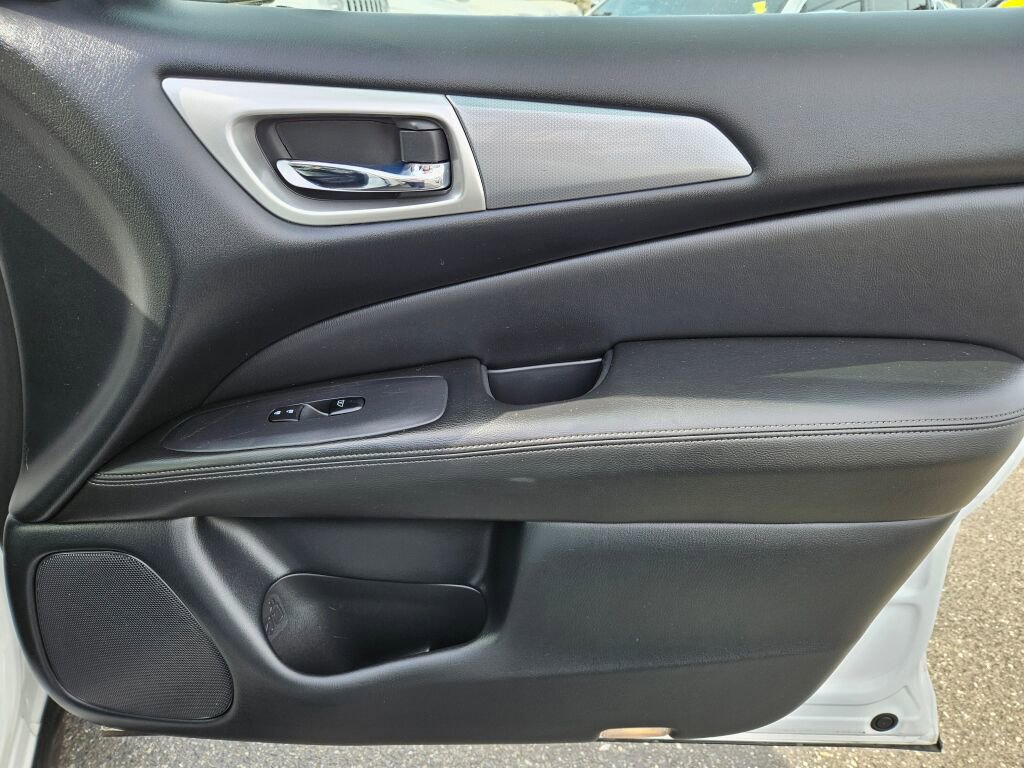 Used 2020 Nissan Pathfinder SL image 13