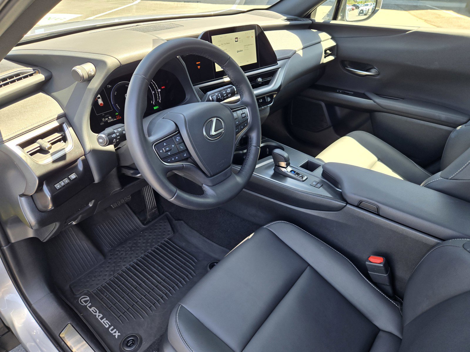 Used 2025 Lexus UX 300h FWD w/ Accessory Package (Z2) image 9