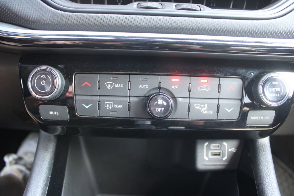 Used 2025 Jeep Compass Trailhawk AWD/4WD image 42