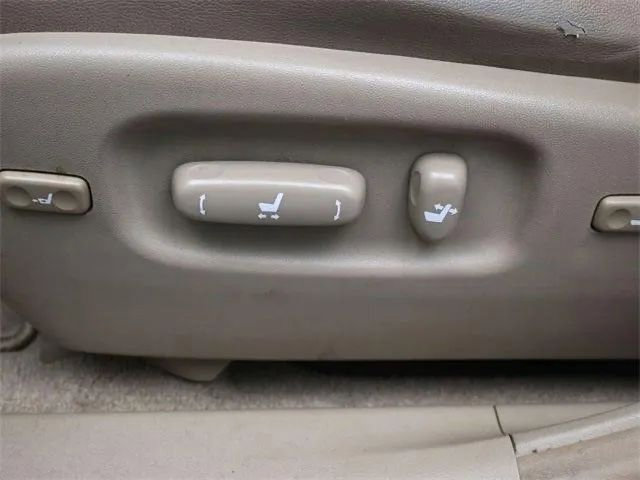 Used 2010 Toyota Highlander Limited image 32