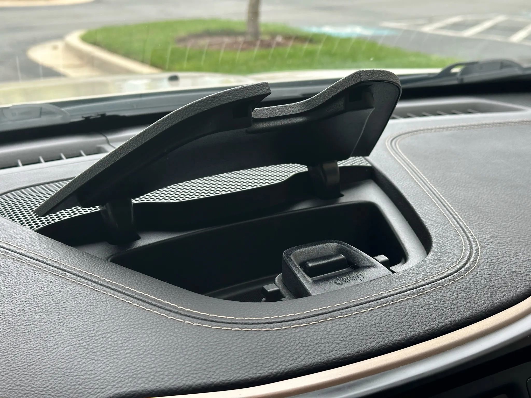 Used 2014 Jeep Cherokee Sport image 36