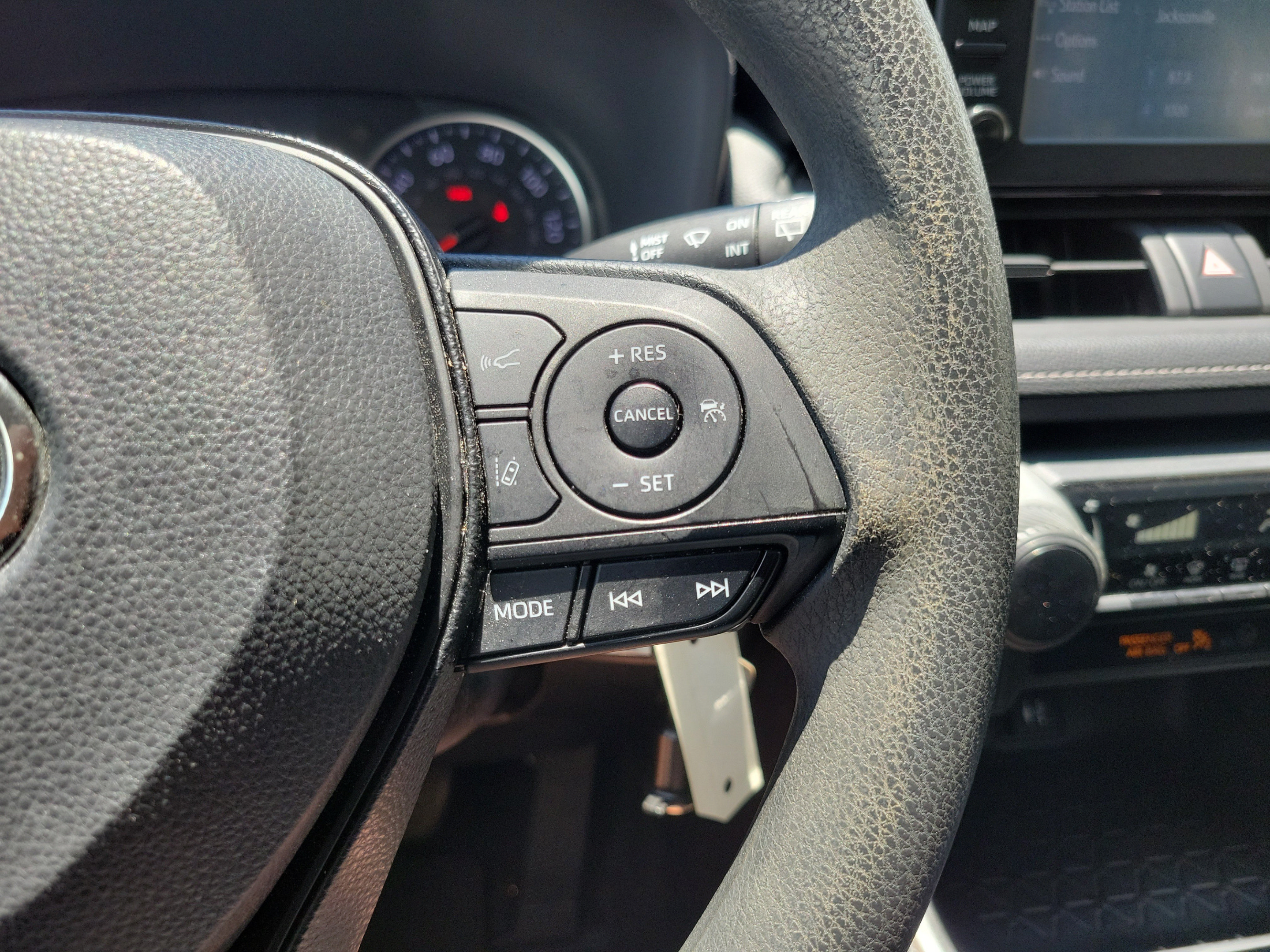 Used 2019 Toyota RAV4 LE FWD image 22