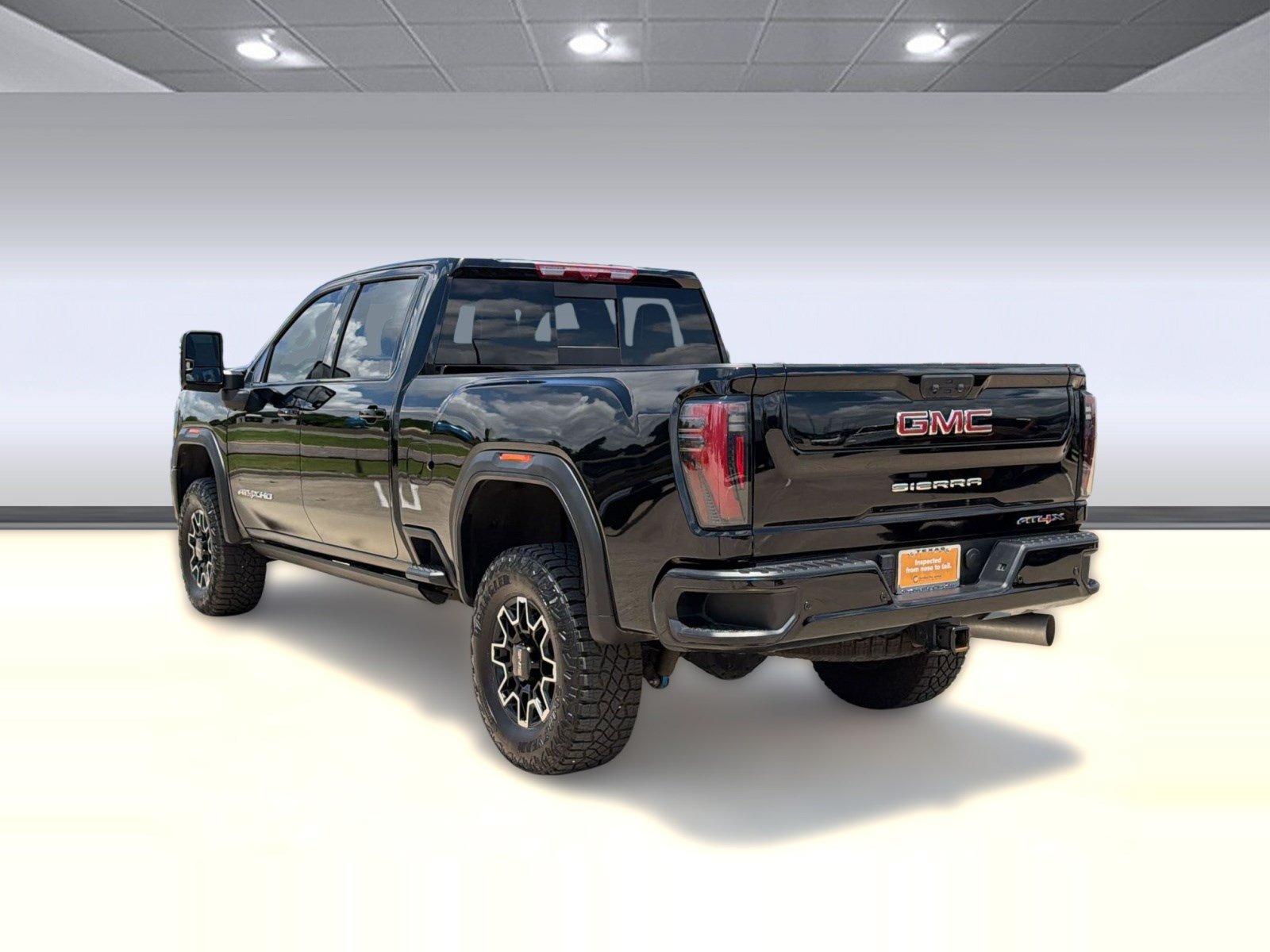 Used 2025 GMC Sierra 2500 AT4X AWD/4WD image 3