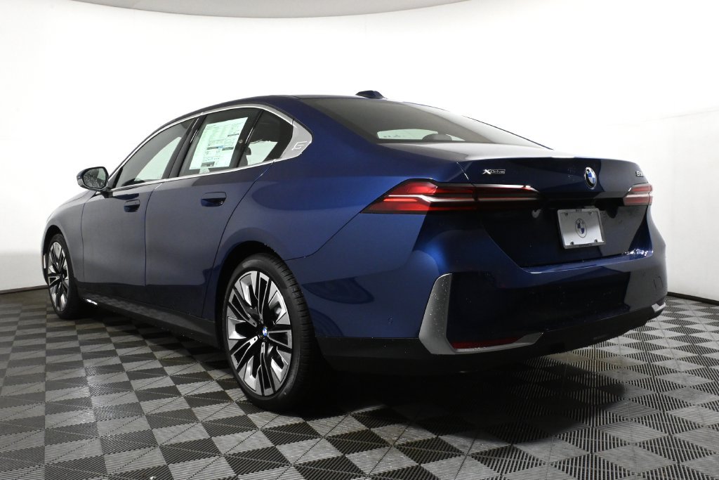 Used 2026 BMW 530i xDrive w/ Premium Package AWD/4WD image 5