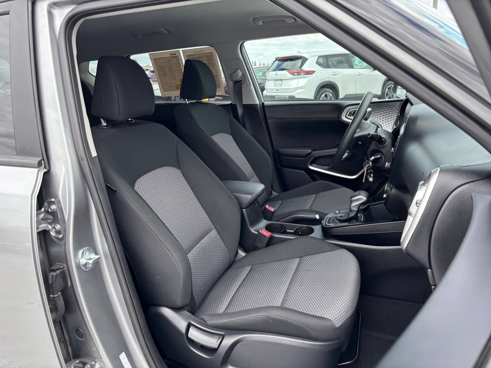 Used 2025 Kia Soul LX w/ LX Technology Package FWD image 34