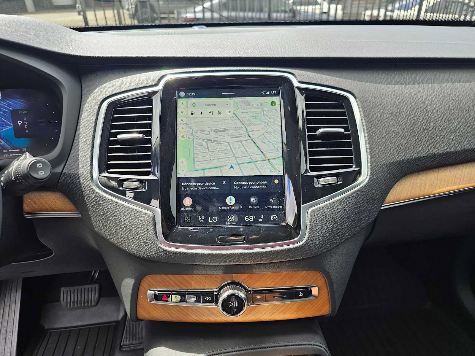 Certified 2025 Volvo XC90 T8 Plus w/ Protection Package Premier AWD/4WD image 28
