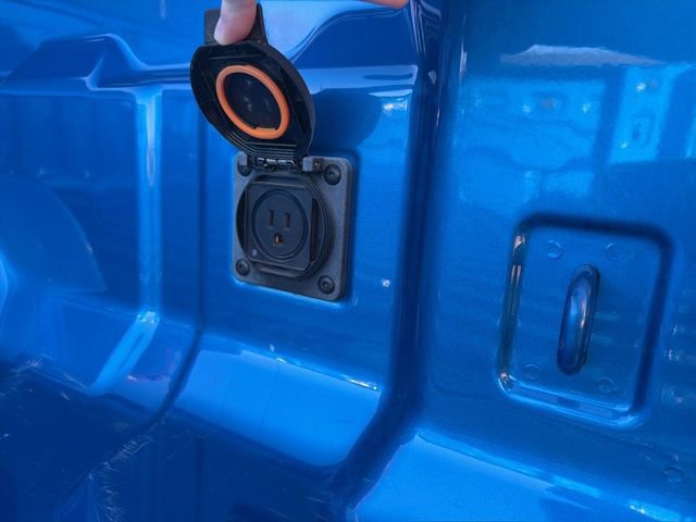 Used 2023 Chevrolet Colorado Z71 w/ Z71 Convenience Package 2 image 7