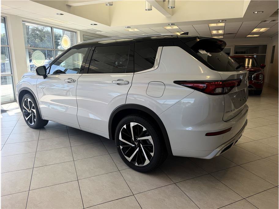 Used 2025 Mitsubishi Outlander 4WD Plug-In Hybrid image 7