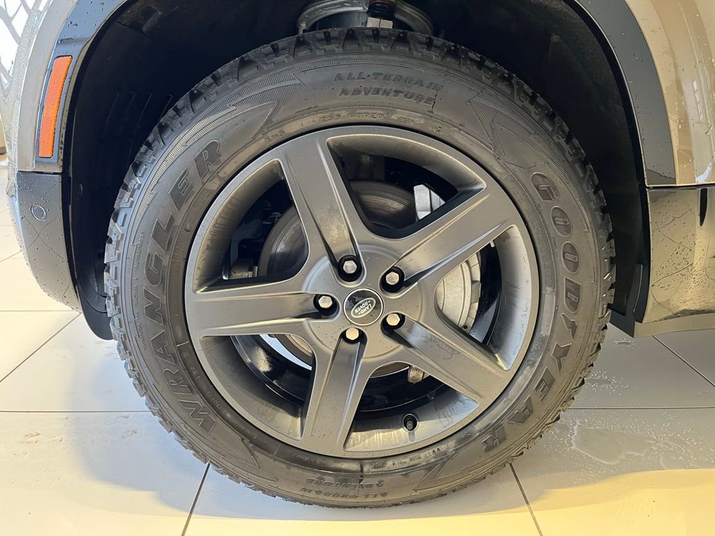 Used 2024 Land Rover Defender 110 X-Dynamic SE image 13