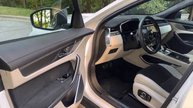 Certified 2023 Jaguar F-PACE SVR AWD/4WD image 4