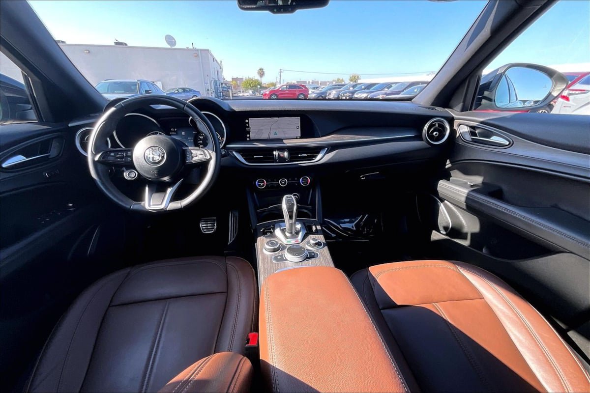 Used 2023 Alfa Romeo Stelvio Ti AWD/4WD image 12