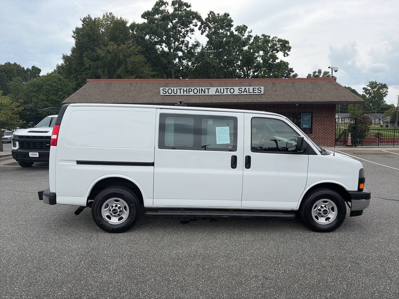 Used 2019 GMC Savana 2500 w/ Driver Convenience Package RWD image 2