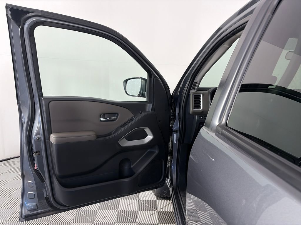 Used 2022 Nissan Frontier SV image 10