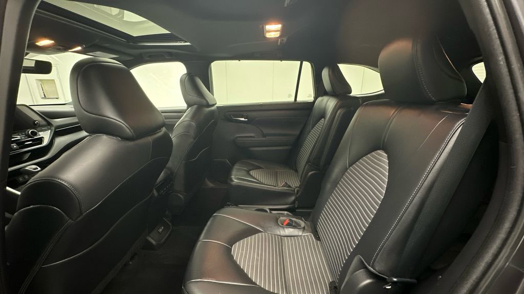Used 2023 Toyota Highlander XSE image 10