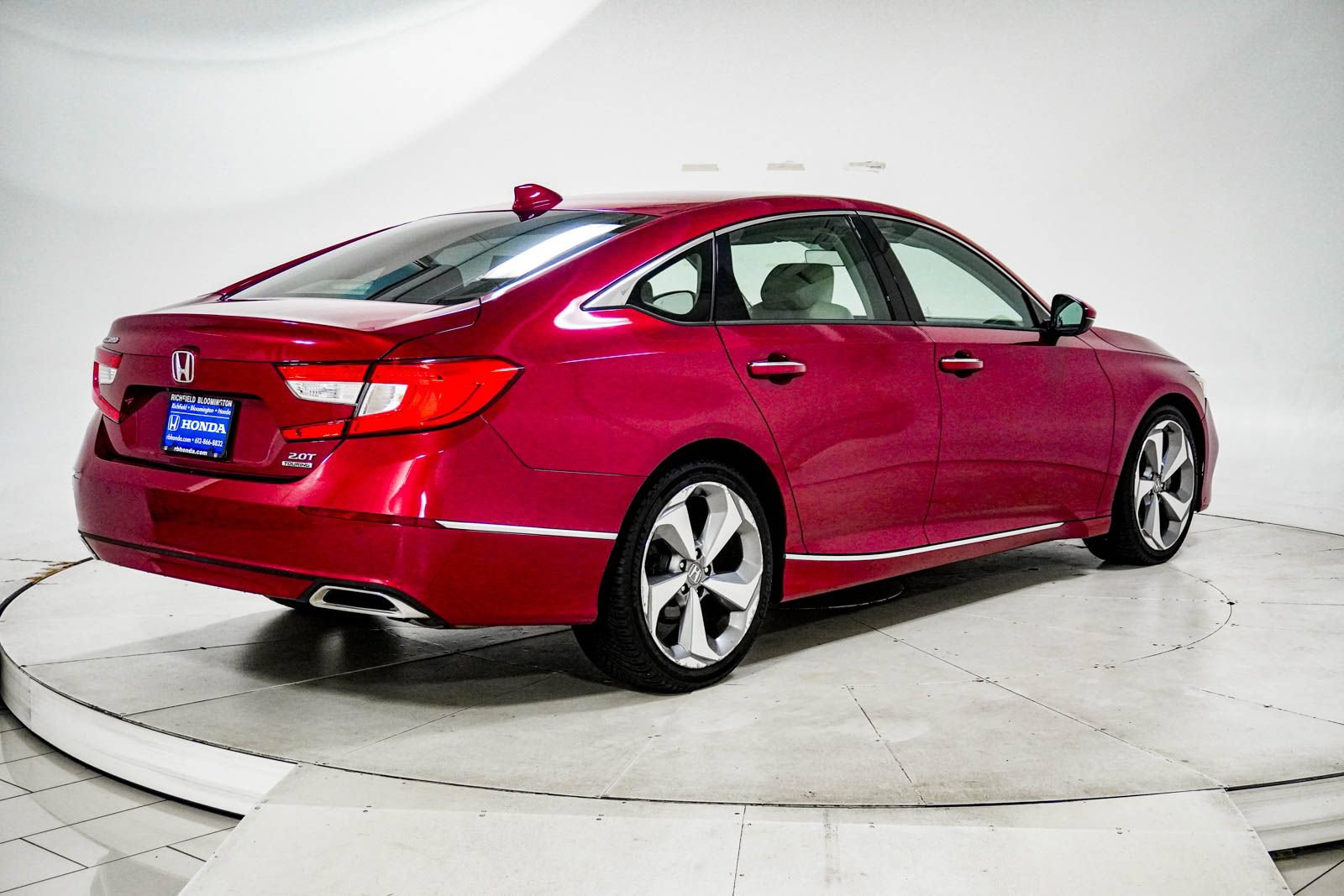 Used 2018 Honda Accord Touring image 11