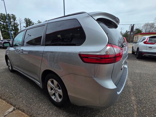 Used 2020 Toyota Sienna LE w/ LE Preferred Package FWD image 5