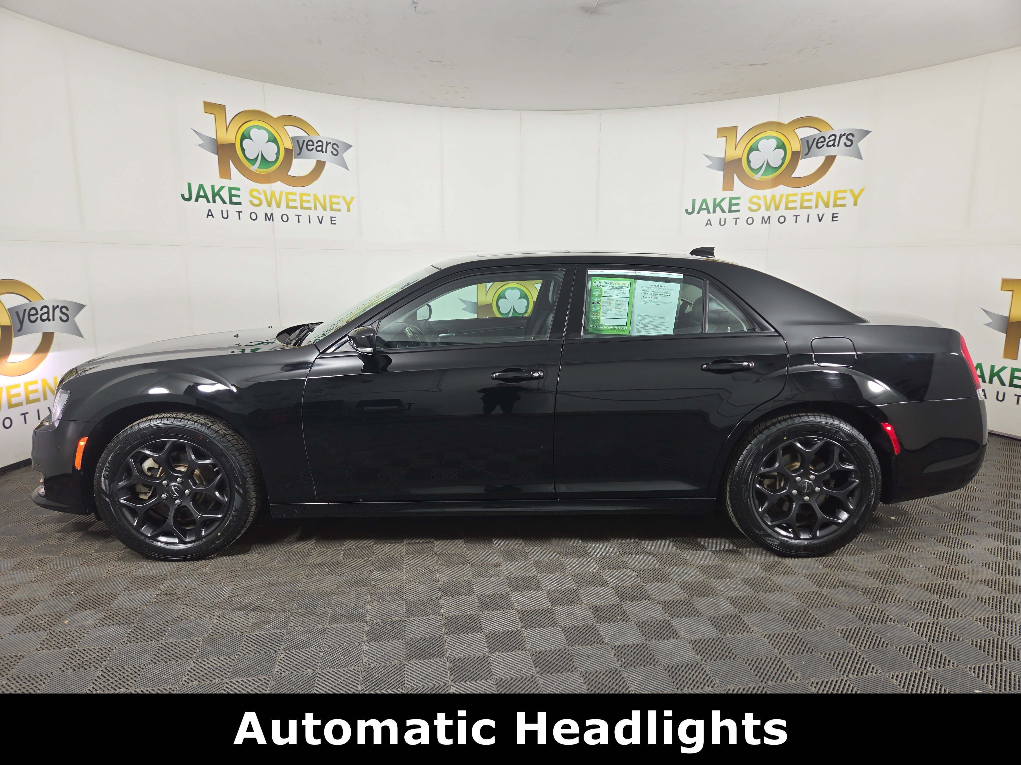 Used 2023 Chrysler 300 Touring L w/ Popular Equipment Group image 4