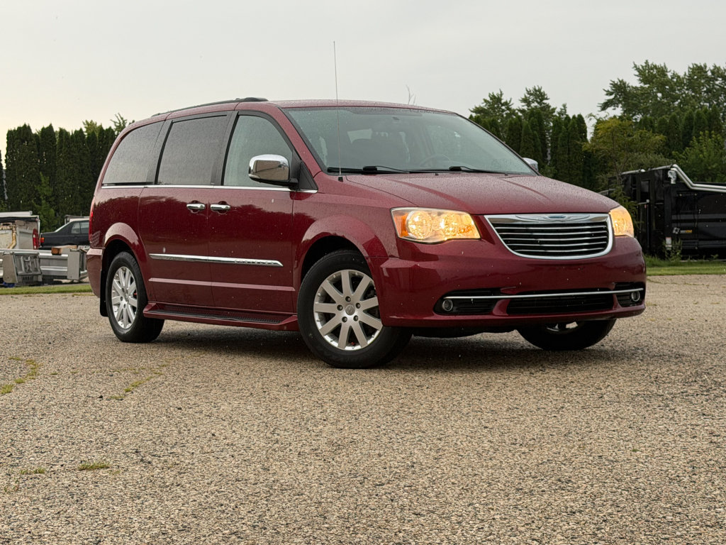 Used 2012 Chrysler Town & Country Touring-L w/ Driver Convenience Group FWD image 24